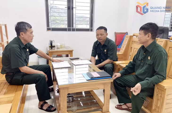 Hội CCB xã Ba Chẽ hướng dẫn hội viên tiếp cận nguồn vốn vay ưu đãi để phát triển sản xuất, nâng cao thu nhập.