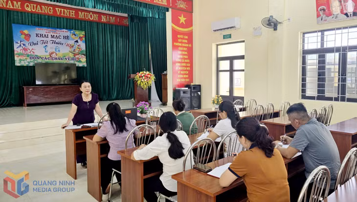 Chi ủy Khu phố 4, phường Hoành Bồ họp triển khai công tác chuẩn bị cho bầu trưởng khu.