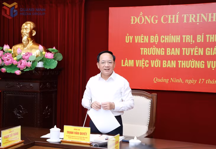 Đồng chí Trịnh Văn Quyết, Ủy viên Bộ Chính trị, Bí thư Trung ương Đảng, Trưởng Ban Tuyên giáo Trung ương, phát biểu chỉ đạo tại buổi làm việc.
