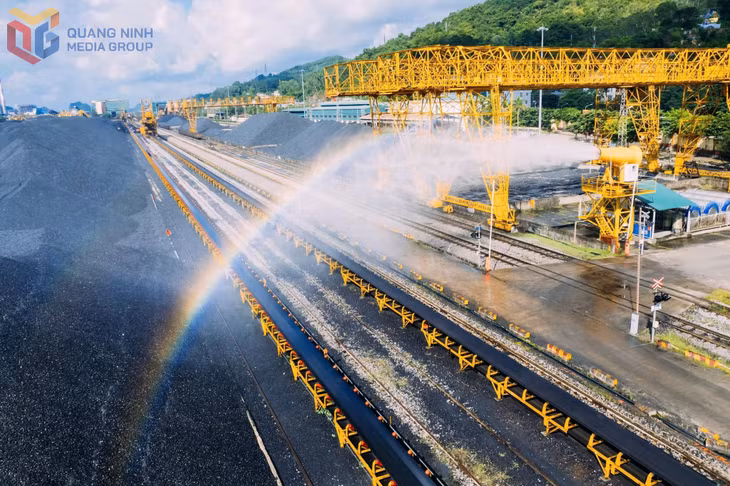 Hệ thống phun sương dập bụi của Công ty Tuyển than Cửa Ông.