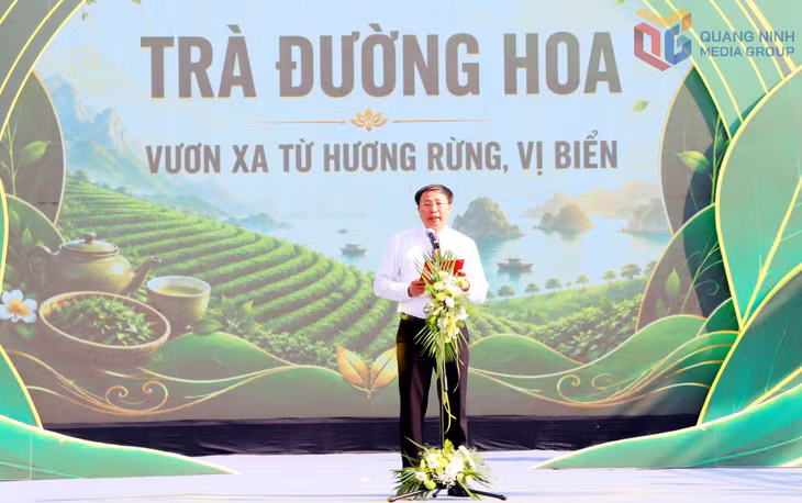 Lãnh đạo xã Đường Hoa khai mạc lễ hội.