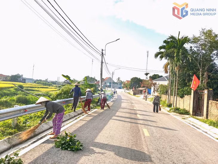 Người dân trên địa bàn xã Đông Ngũ tích cực hưởng ứng phong trào 