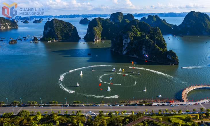 Đường bao biển và công viên hoa bên bờ vịnh di sản.&nbsp;