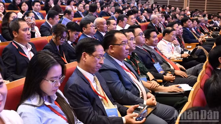 Các đại biểu, cộng đồng doanh nghiệp tham dự Phiên toàn thể. (Ảnh: TRẦN HẢI)