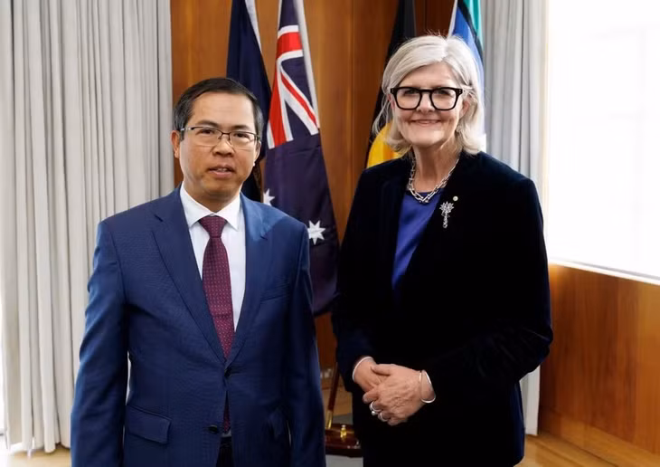 Đại sứ Việt Nam tại Australia Phạm Hùng Tâm và Toàn quyền Australia Sam Mostyn. (Ảnh: Đại sứ quán Việt Nam tại Australia cung cấp)