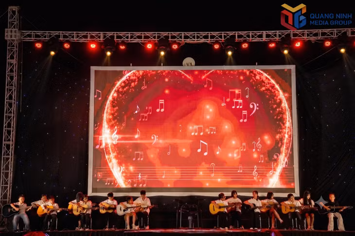 Phần chào sân của lớp guitar.