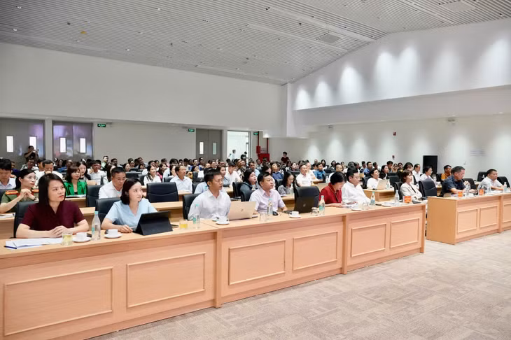 Các đại biểu tham dự hội nghị.
