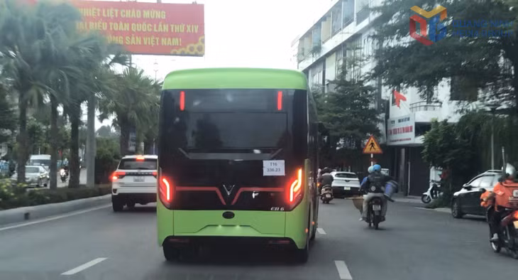 Vận hành thử nghiệm xe buýt điện đưa đón học sinh đến trường.