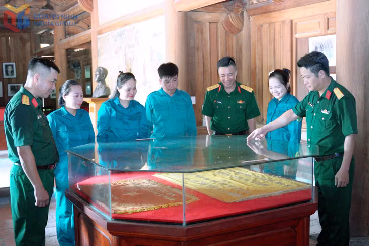Hành trình về địa chỉ đỏ của cán bộ, chiến sĩ Ban CHQS phường An Sinh tại chùa Bắc Mã.