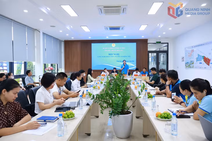Chương trình lắng nghe người lao động tại phường Đông Mai.