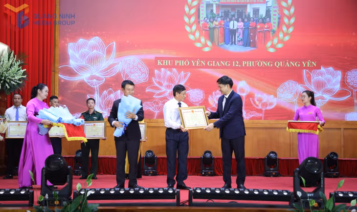 Khu Yên Giang 12, phường Quảng Yên nhận Bằng khen của UBND tỉnh vì có thành tích xuất sắc phong trào thi đua “Học và làm theo Bác” năm 2025, ngày 19/5/2026.