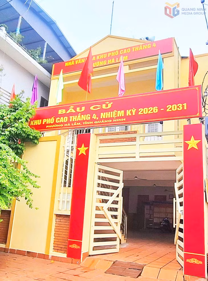 Các khu vực bỏ phiếu bầu cử trưởng khu phố nhiệm kỳ 2026-2031 trên địa bàn phường Hà Lầm được trang hoàng theo đúng quy định, bảo đảm trang trọng, tạo không khí phấn khởi để cử tri tới bỏ phiếu.