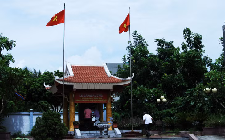 Di tích nhà bia lưu niệm nơi thành lập Chi bộ Đảng đầu tiên ở Mạo Khê (Đông Triều) được khánh thành ngày 12/11/2017.