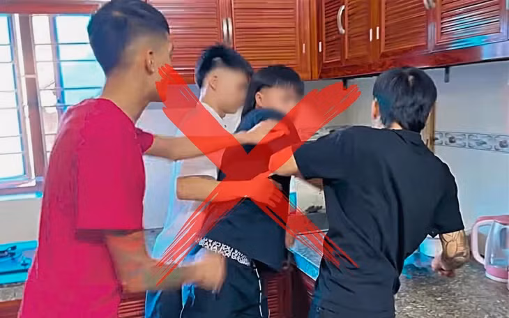 Những pha diễn có hành vi bạo lực theo phong cách giang hồ mạng xuất hiện đầy trong các video của kênh Chanh Chanh TV - Ảnh chụp màn hình