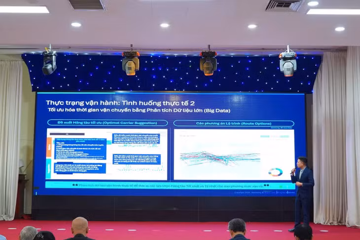 Các diễn giả trình bày tham luận tại Diễn đàn.