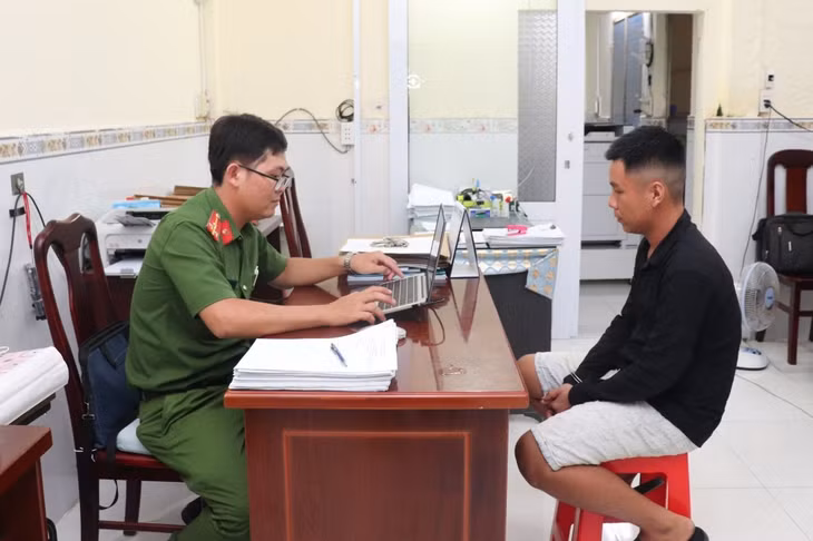 Đối tượng T.Q.V tại cơ quan công an. Ảnh: Công an cung cấp