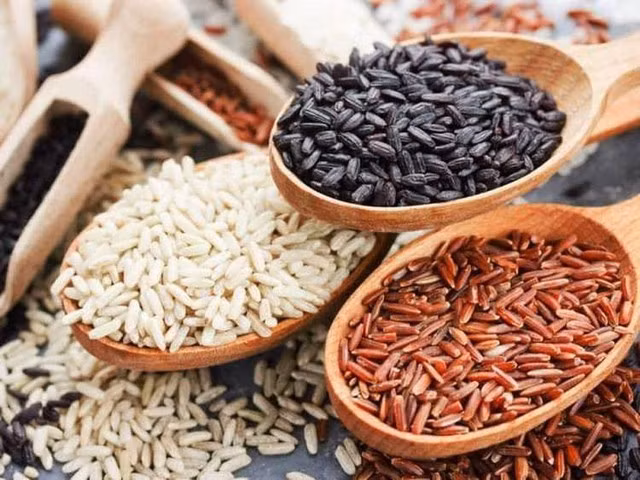 Gạo lứt giàu chất xơ, protein, các khoáng chất thiết yếu và chất chống oxy hóa tốt cho sức khỏe.