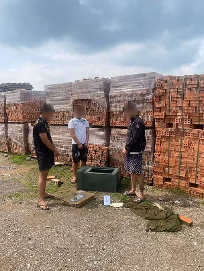 Các đối tượng trong vụ trộm tiền công đức bị bắt giữ. Ảnh: Công an tỉnh Phú Thọ