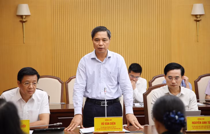 Đồng chí Vũ Văn Diện, Ủy viên BTV Tỉnh ủy, Phó Chủ tịch Thường trực UBND tỉnh, phát biểu tại buổi làm việc.