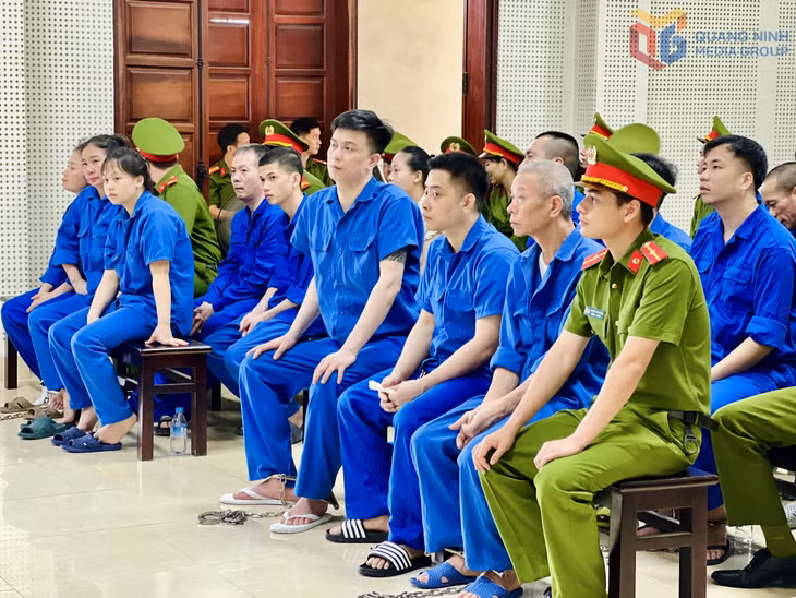 Các bị cáo trong phiên tòa.