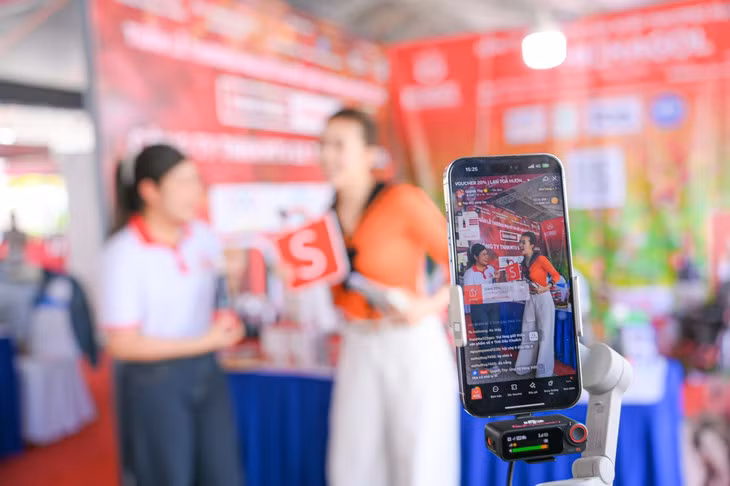 Shopee hoãn chương trình thu phí mới - Ảnh: Shopee