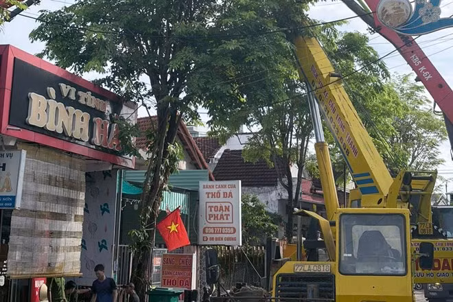 Hiện trường nơi cần bơm bê tông gãy đổ trong lúc thi công sửa chữa nhà dân, khiến 3 người thương vong. Ảnh: Người dân cung cấp