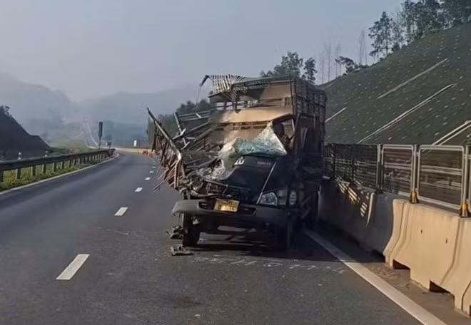 Vụ tai nạn giao thông trên cao tốc khiến 1 người tử vong. Ảnh: Hải Văn