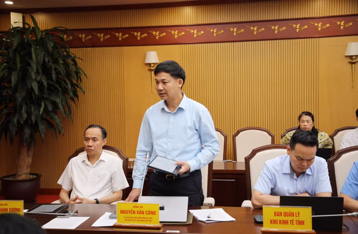 Đồng chí Nguyễn Văn Công, Phó Chủ tịch UBND tỉnh, phát biểu tại buổi làm việc.