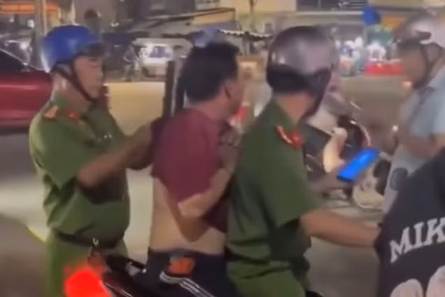 Công an Tây Ninh bắt giữ nghi phạm giết người bỏ trốn. Ảnh: Cắt từ video