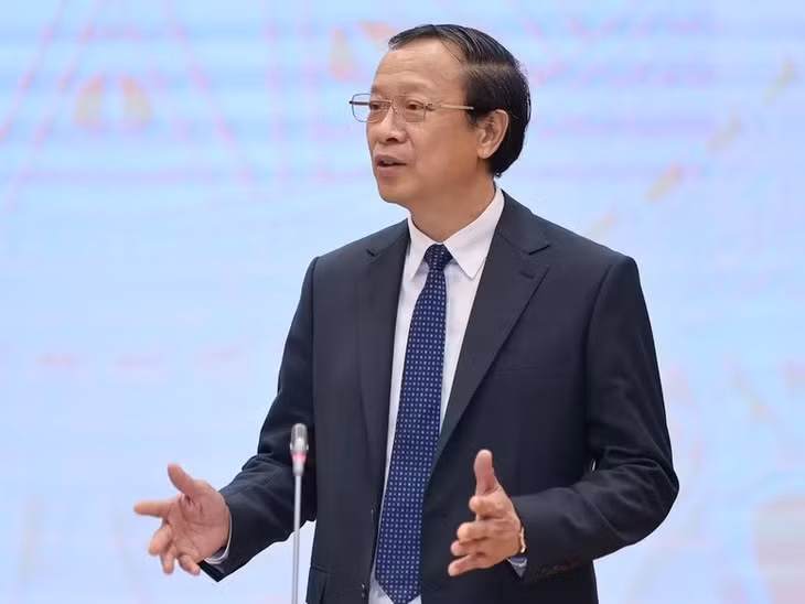 Thứ trưởng Thường trực Giáo dục và Đào tạo Phạm Ngọc Thưởng thông tin về việc triển khai sách giáo khoa thống nhất. (Ảnh: VGP/Nhật Bắc)