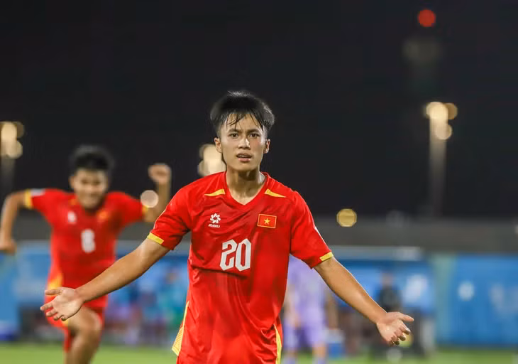 Niềm vui của Sỹ Bách sau khi ghi bàn vào lưới U17 Hàn Quốc - Ảnh: VFF