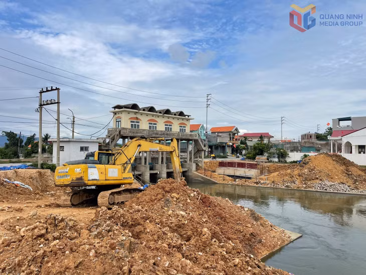 Hệ thống tiêu thoát nước trên địa bàn phường Hà An đang được đầu tư sửa chữa.