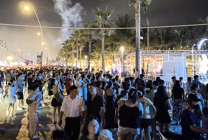 Các điểm vui chơi, giải trí luôn có rất đông người dân, du khách tới vui chơi, trải nghiệm.