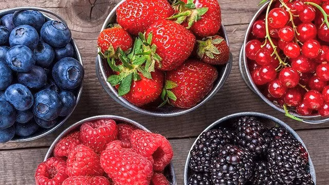 Các loại quả mọng giàu chất chống oxy hóa giúp bảo vệ mạch máu.