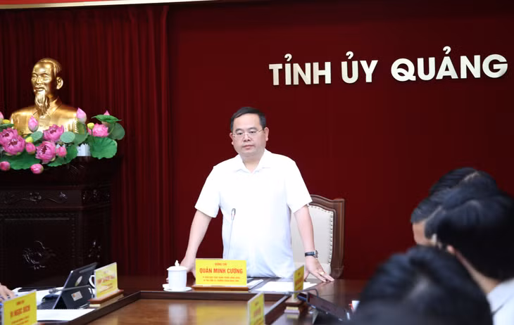 Đồng chí Quản Minh Cường, Ủy viên Trung ương Đảng, Bí thư Tỉnh ủy, Trưởng Đoàn ĐBQH tỉnh, phát biểu chỉ đạo tại buổi làm việc.