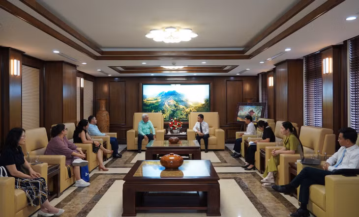 Quang cảnh buổi làm việc.