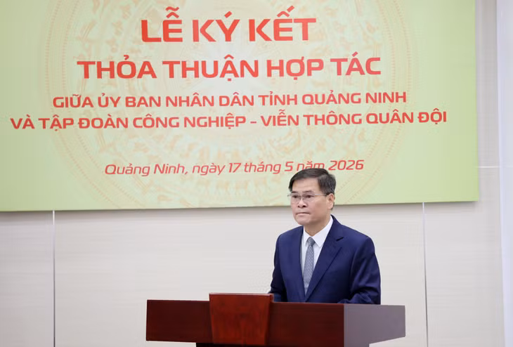 Đồng chí Bùi Văn Khắng, Phó Bí thư Tỉnh ủy, Chủ tịch UBND tỉnh, phát biểu tại buổi lễ.