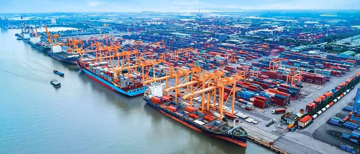 5 tháng đầu năm 2026, tổng khối lượng hàng hóa thông qua hệ thống cảng biển và cảng thủy nội địa ước đạt hơn 546 triệu tấn, tăng 15% so với cùng kỳ năm 2025