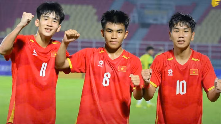 U17 Việt Nam quyết tâm giành 3 điểm trước đối thủ ở trận mở màn. Ảnh: Minh Dân