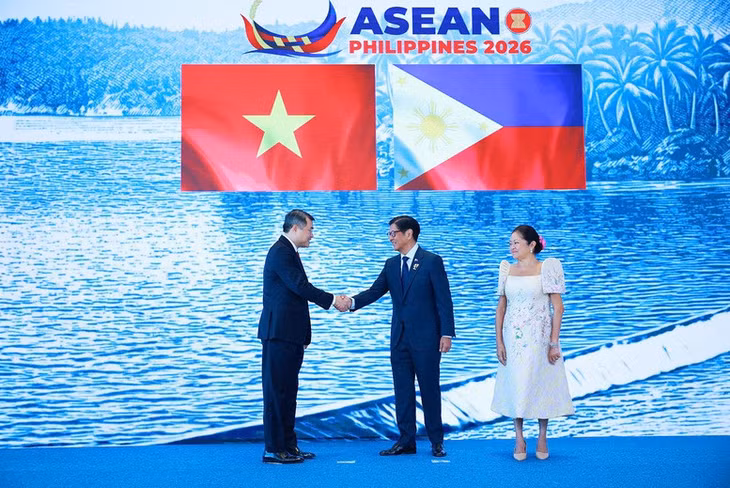 Tổng thống Philippines Ferdinand Romualdez Marcos Jr. đón Thủ tướng Chính phủ Lê Minh Hưng dự lễ khai mạc và phiên toàn thể Hội nghị Cấp cao ASEAN lần thứ 48 - Ảnh: VGP/Nhật Bắc