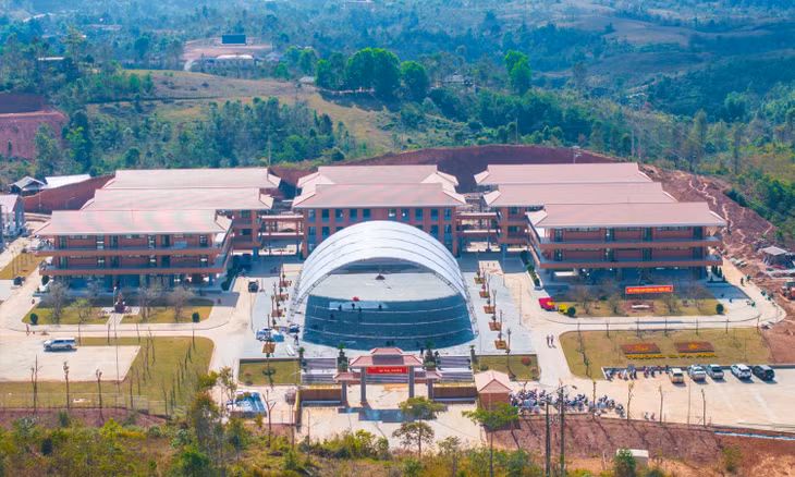 Trường nội trú liên cấp Tiểu học và Trung học cơ sở xã Si Pa Phìn được xây dựng tại bản Nậm Chim 1, xã Si Pa Phìn, tỉnh Điện Biên. (Ảnh: Mùa Xuân)