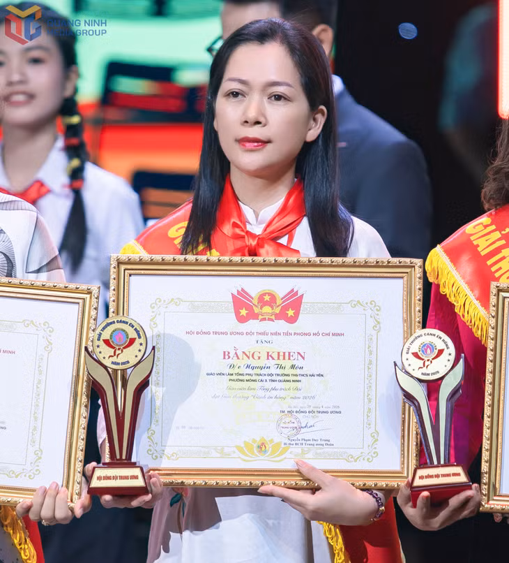 Cô Nguyễn Thị Môn được Hội đồng Đội Trung ương trao tặng Giải thưởng 