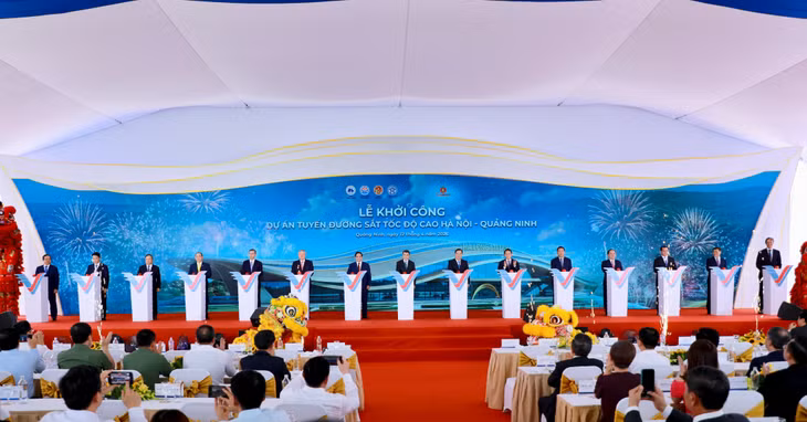 Thủ tướng Chính phủ Lê Minh Hưng cùng các đại biểu ấn nút khởi công Dự án tuyến đường sắt tốc độ cao Hà Nội - Quảng Ninh, ngày 12/4/2026. Ảnh: Minh Hà