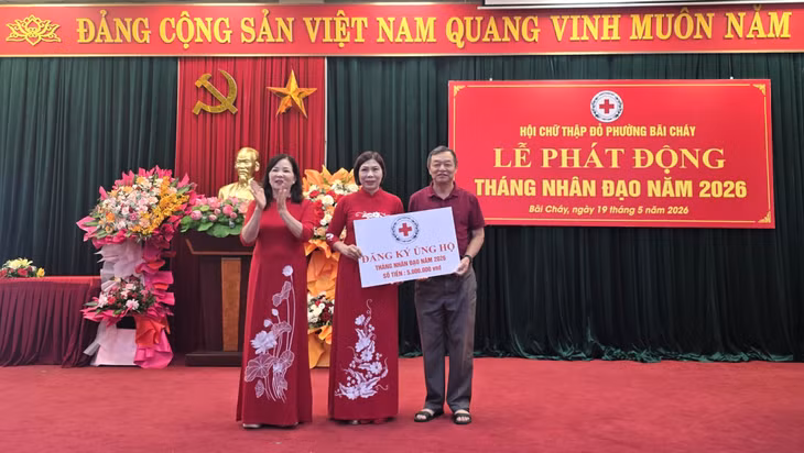 Ngay tại lễ phát động, nhiều đơn vị, tổ chức, cá nhân có tấm lòng hảo tâm đã ủng hộ cho các hoàn cảnh khó khăn trên địa bàn phường.