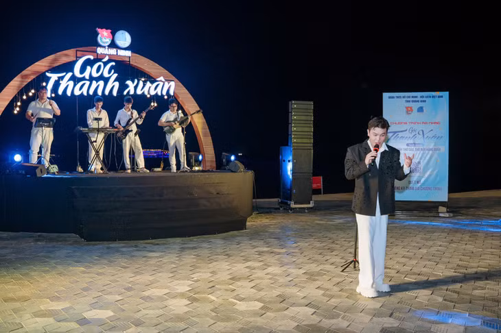 Chương trình "Góc thanh xuân" có sự tham gia của các nghệ sĩ trẻ tỉnh Quảng Ninh.