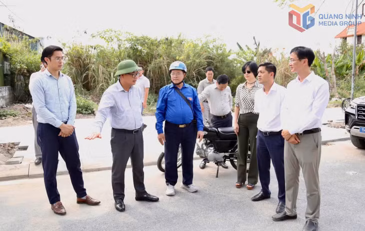 Lãnh đạo phường Hạ Long kiểm tra các dự án chỉnh trang đô thị trên địa bàn.