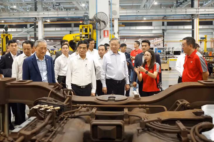 Tổng Bí thư, Chủ tịch nước Tô Lâm thăm Trung tâm Thử nghiệm Đường sắt Singapore. Ảnh: TTXVN