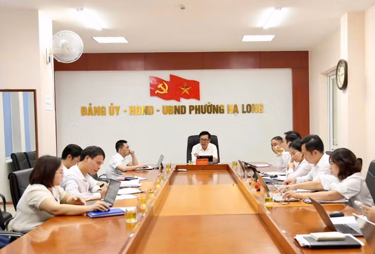 Thường trực Đảng ủy phường Hạ Long họp triển khai nhiệm vụ.