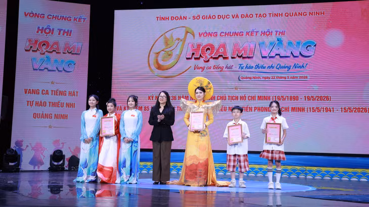 Ban Tổ chức trao 4 giải A cho các tiết mục xuất sắc.