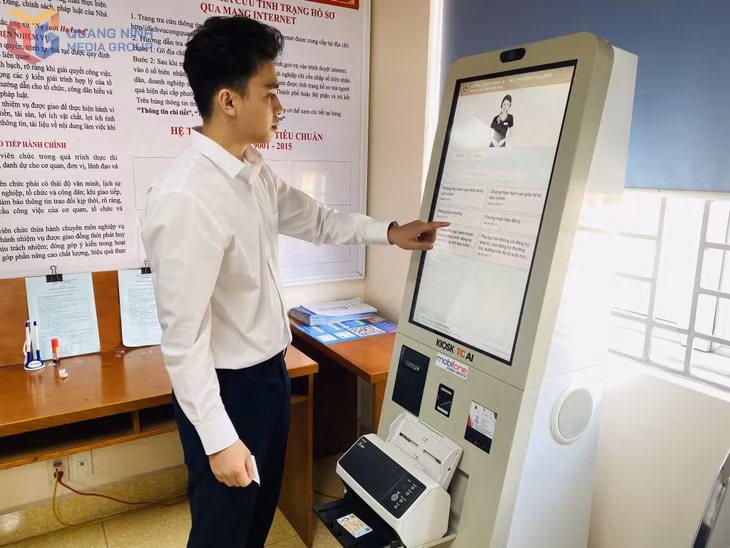 Phường Hạ Long triển khai Hệ thống Kiosk thông minh xác thực và cấp bản sao số tài liệu điện tử giúp người dân giải quyết TTHC thuận lợi.